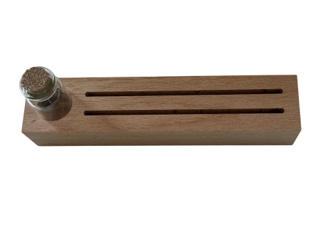 Fotoleiste, Kartenhalter, Bilderhalter aus Buchenholz mit Glasvase, Gravur und zwei Herzen