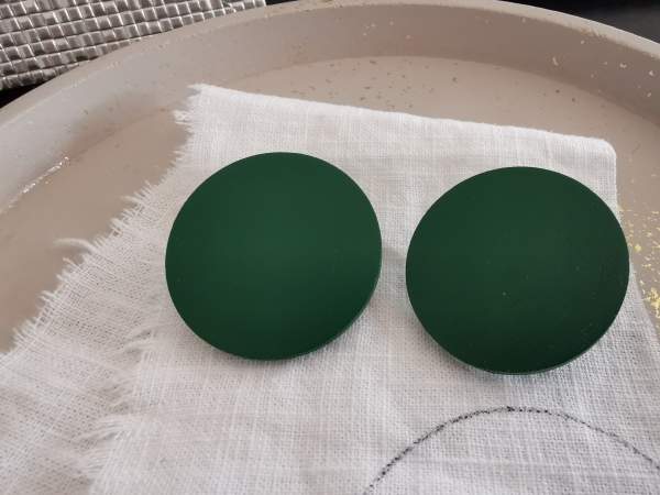 Neta Ohrstecker dunkelgrün
