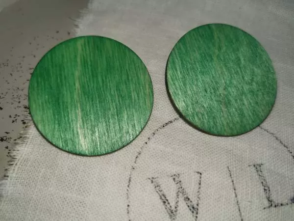 Neta Ohrstecker grün gebeizt Neta Ohrstecker grün gebeizt